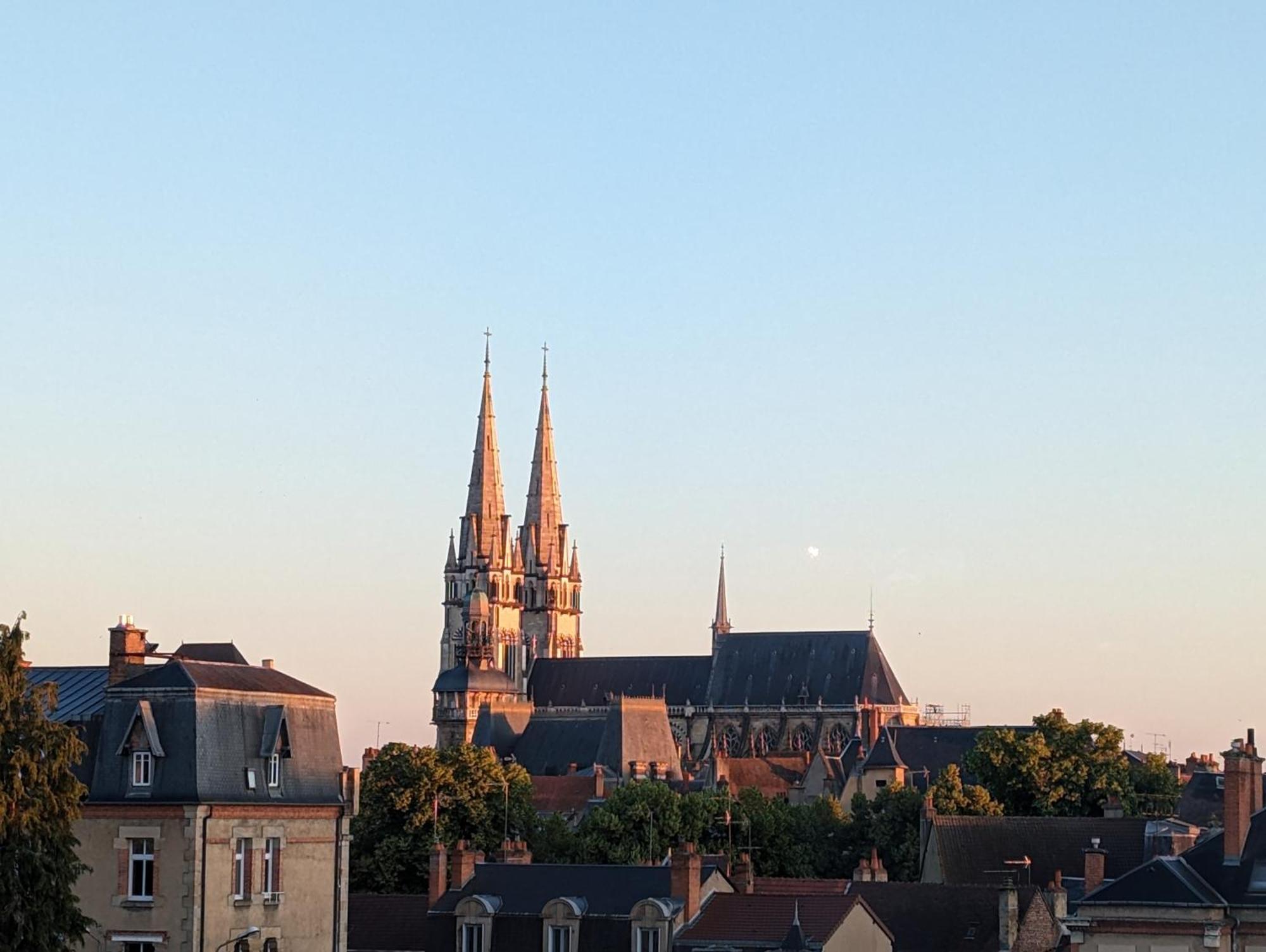Studio 63M2 3Eme Etage Ou Chambre Dans Appartement 2Eme Etage Pour Sejours A Moulins Moulins  Buitenkant foto